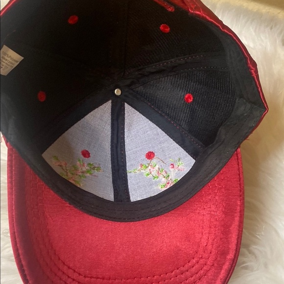 Embroidered Red Floral Cap - Picture 4 of 6